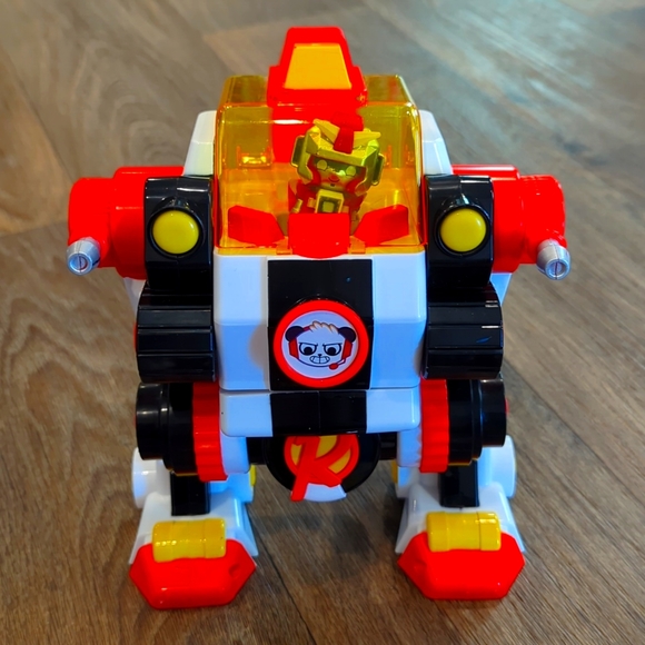 Ryan's World Road Trip figures, Ryan Robot, and other figures - Picture 2 of 7